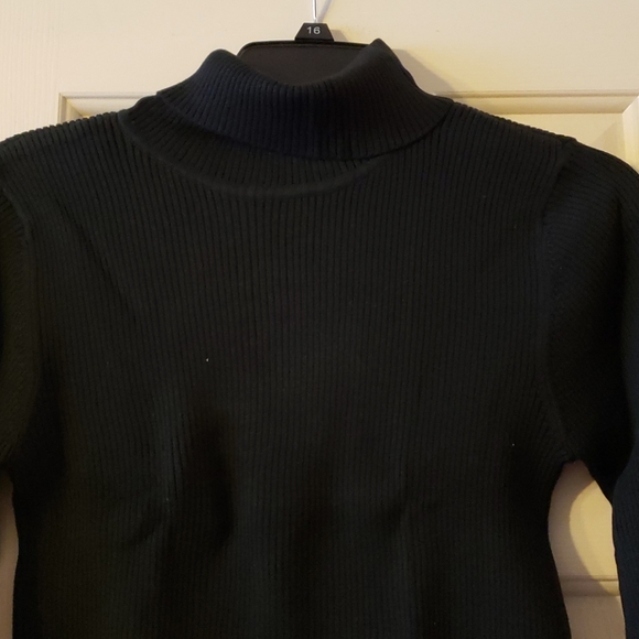 NWT Liz Claiborne LizSport Petite Black Turtleneck - Picture 2 of 6